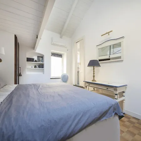 Hostdomus - Almare Apartment